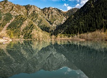 Lake Issyk | Vitaly Eroshenko on Unsplash